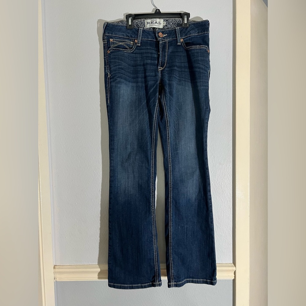 Ariat R.E.A.L. 30R, mid rise boot cut jeans. Like new, without tag